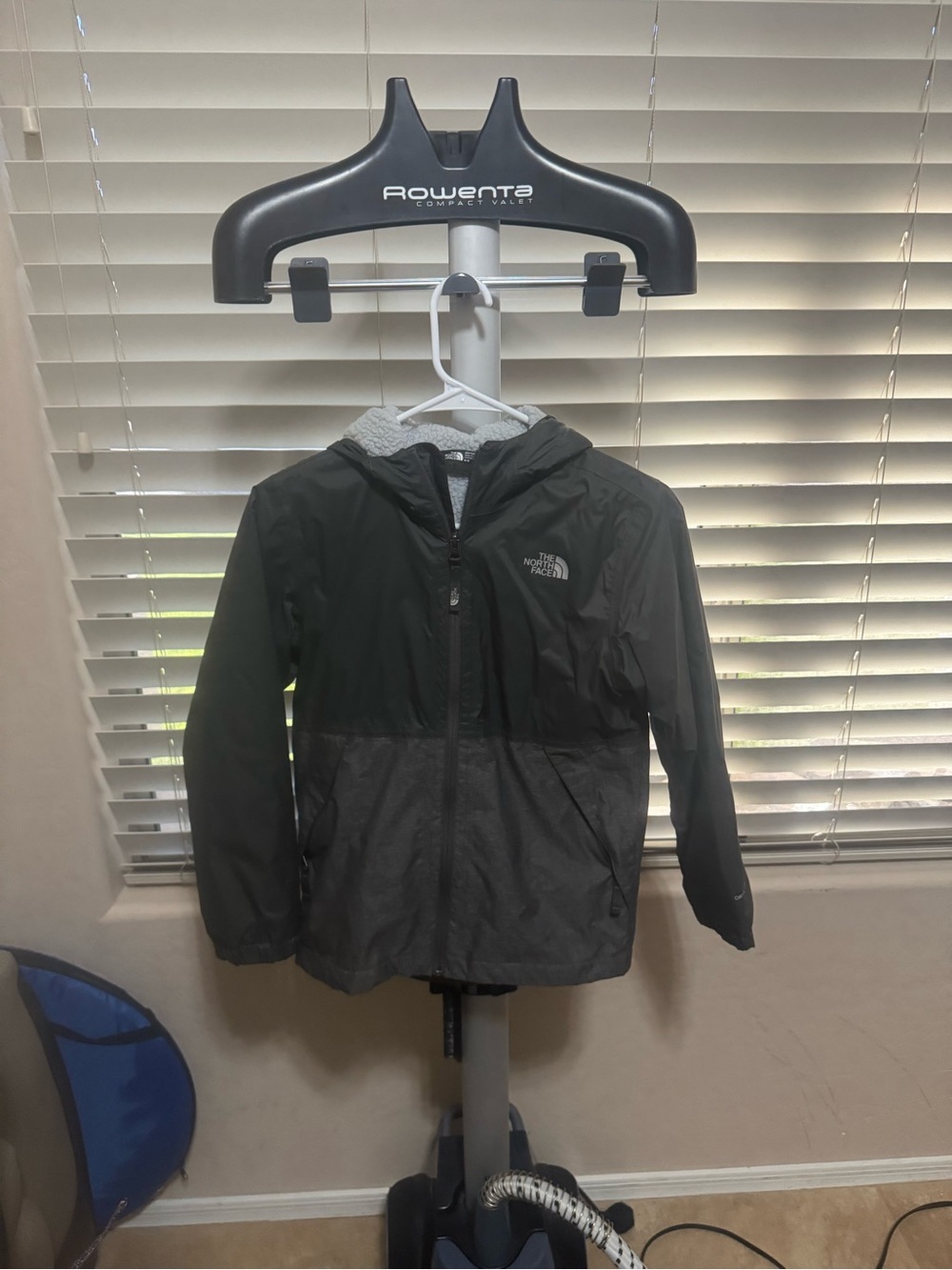 The North Face Boys M 10/12 Black Hooded Fleece Lined Jacket